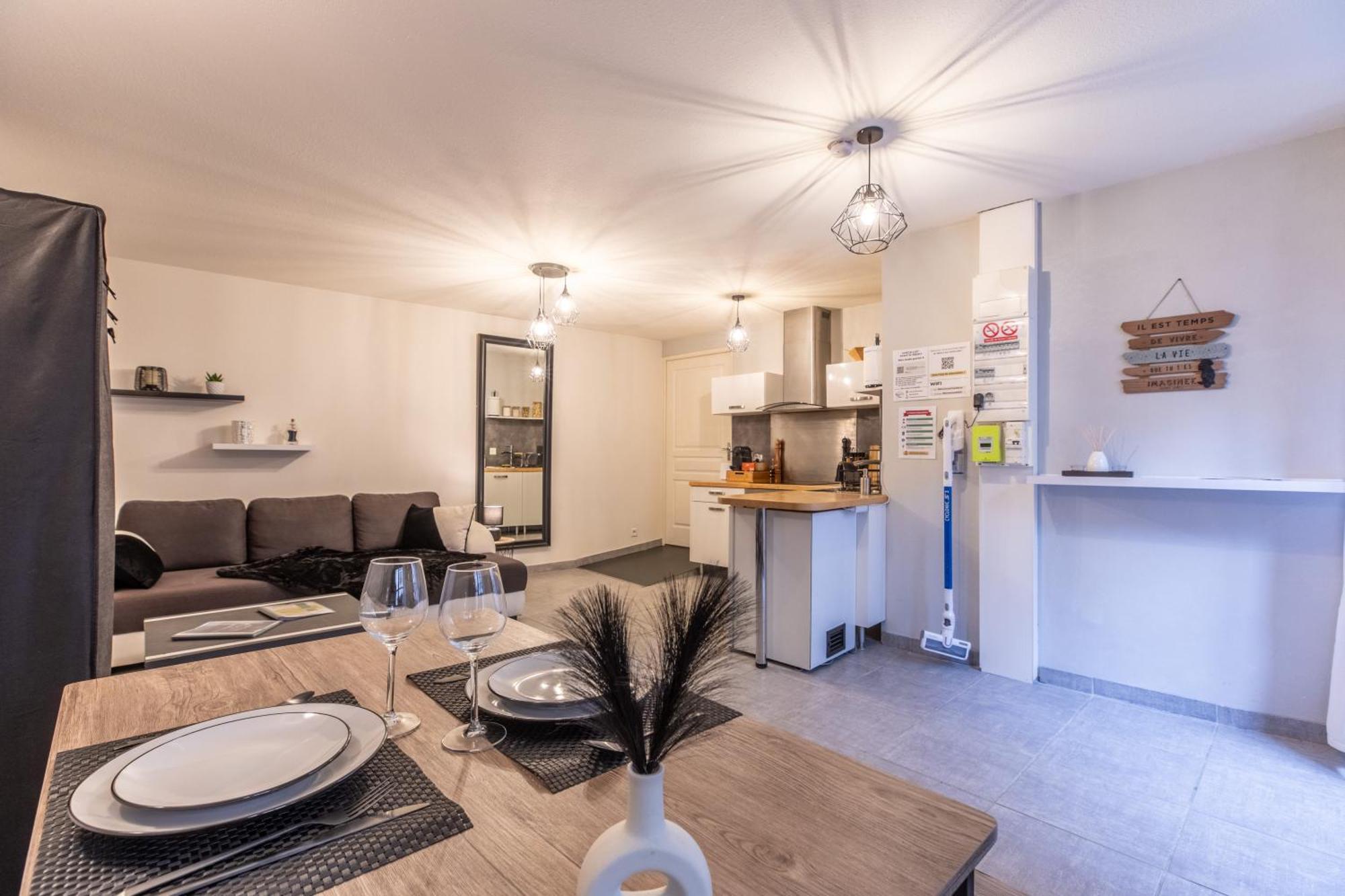 Nid Douillet - Elegant Studio En Plein Centre De Riom Exterior photo